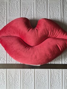 Room Essentials Lips Throw Toss Pillow Soft Red Plush 10” x 18” Valentine’s Lips